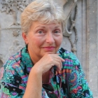 Vicki Leon
